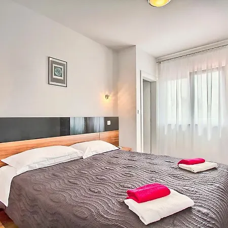 Sleeps 9 Pool Air Con Wifi ヴィラ