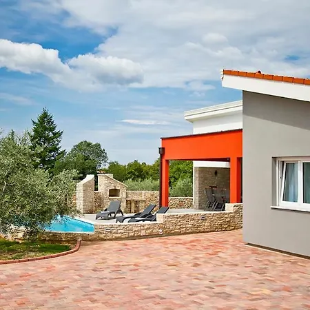 וילה Sleeps 9 Pool Air Con Wifi *