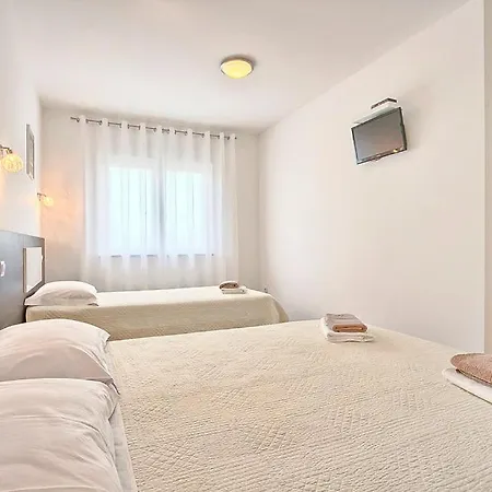ヴィラ Sleeps 9 Pool Air Con Wifi